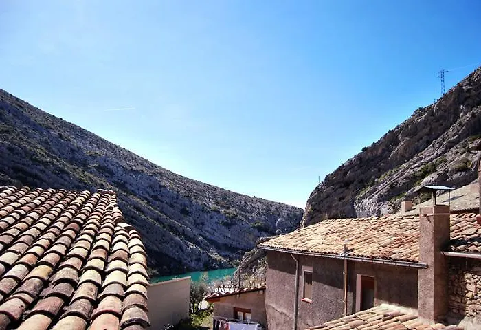 公寓 艾斯塔西亚度假屋 *